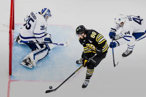 Ещё два россиянина покинули Кубок Стэнли. «Бостон» в драматичной серии одолел «Торонто»