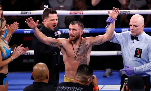 Бой в Перте — последний шанс для Ломаченко. Однако форма и возраст на стороне Камбососа