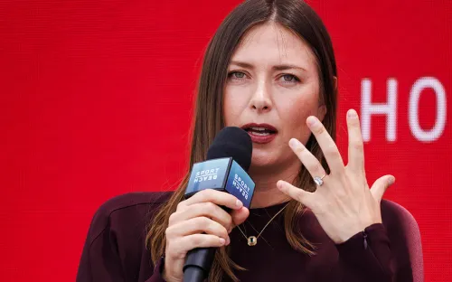 «Моё плечо дёрнулось». Шарапова в шоке от своей фотографии