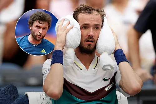 «Симон слишком много разговаривает». Взял Медведев нового тренера на свою голову