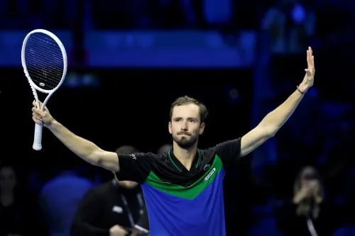 Медведев дожал Зверева и вышел в полуфинал. Решающий гейм соперник подарил Даниилу сам