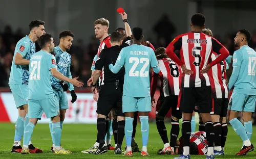 Футбольный судья показал странную карточку. Никто не понял, что случилось