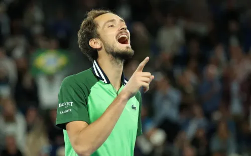 Медведев разнёс русского испанца. И спокойно вышел в полуфинал