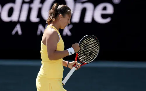 Мячи летели в зрителей. Касаткина в нервной игре одолела молодую румынку