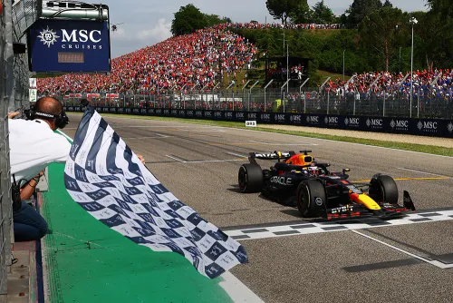 На волоске от победы. Норрис напугал Ферстаппена в борьбе за первое место