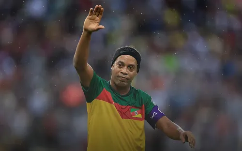 Роналдиньо поругался со сборной Бразилии. Легенда попытался замять скандал