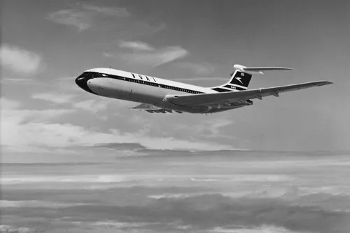 «Шторку открыл, а там пламя!» Самолёт с русскими футболистами экстренно сел посреди океана