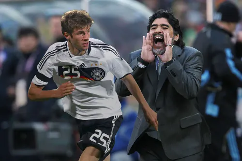 Марадона жёстко осадил юную звезду бундестим. Через четыре месяца парень лишил Диего работы