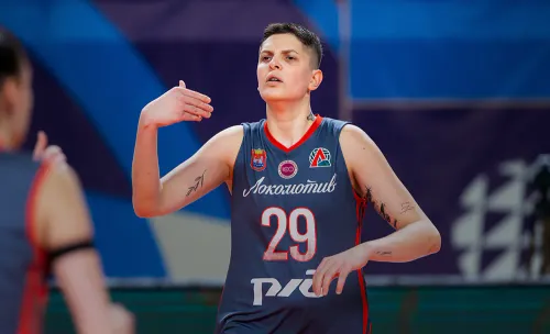 Волейболистка «Локо» подралась в ночном клубе. Вышла на сцену и отняла у певицы микрофон