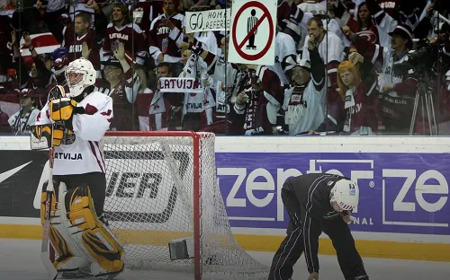 «Начался массовый психоз». Латвийские фанаты сорвали матч чемпионата мира по хоккею