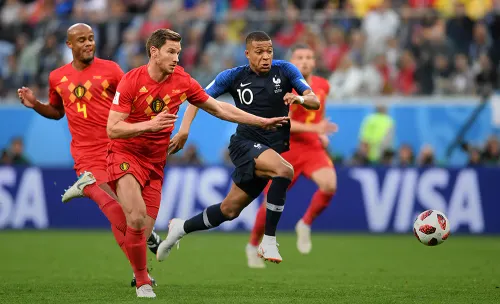 Мбаппе забить не смог, но стал героем. Французы на фарте обыграли Бельгию