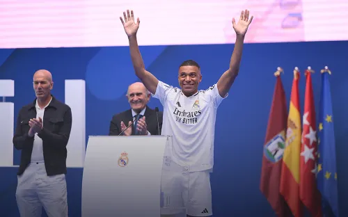 80 тысяч глаз для Мбаппе. Килиан официально перешёл в «Реал»