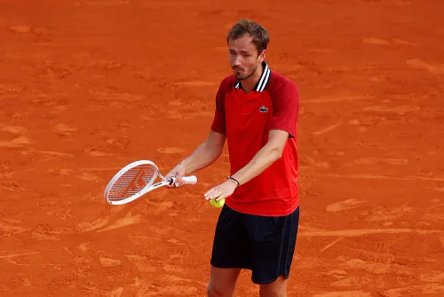 За мат и психоз с Медведева сняли очко. Даня сенсационно проиграл Хачанову