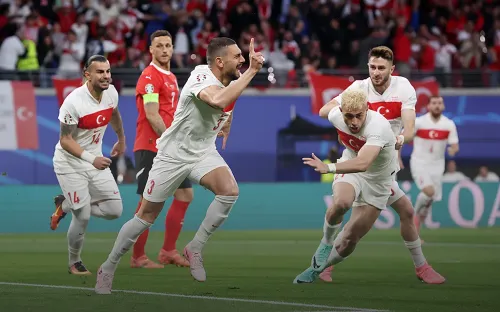 Уникальный рекорд на Евро. Турецкий защитник забил самый быстрый гол в истории плей-офф