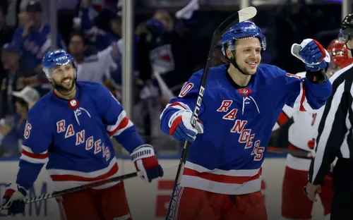 Россияне из «Каролины» вышли драться. Панарин остудил их победным голом