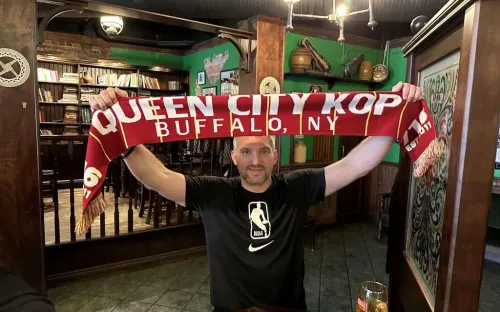 Овечкин топит за «Ливерпуль». Александр засветился с шарфом «красных»