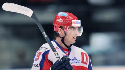 Звёздный российский хоккеист тайком сбежал в США. Он страшно боялся попасть в армию