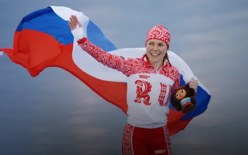 Россиянка устроила стриптиз после финиша. Расстегнула костюм и привела в восторг зрителей