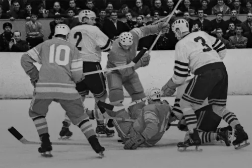 «Устроили отдых с выпивкой». Хоккеистов СКА сняли с чемпионата за вопиющую выходку