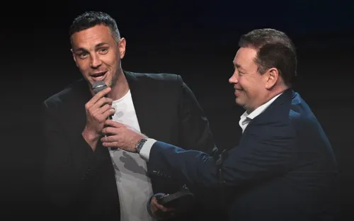 Шоу — это по-нашему. В «Локомотиве» технично сливают Дзюбу