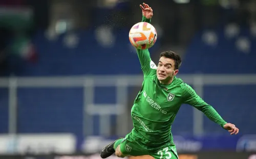 «Ждём на карту деньги». Футболисту грозит дисквалификация за то, что ранее было легальным