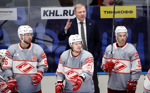 Травма Морозова тянет «Спартак» вниз. Лидеру КХЛ нужен нестандартный ход