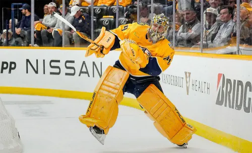 Эпичный ляп голкипера НХЛ. Шайба залетела в пустые ворота из центральной зоны