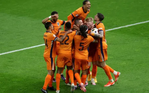 У Нидерландов вновь удачно сыграла замена. Но теперь всё решил Гакпо