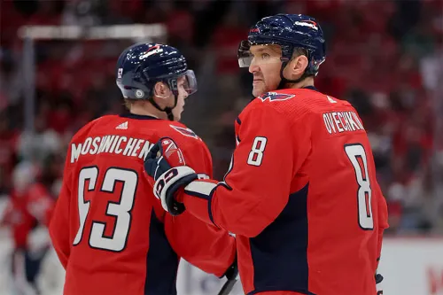 Мирошниченко дебютировал в НХЛ. Хоккеист, победивший рак, сыграл с Овечкиным и Кузнецовым