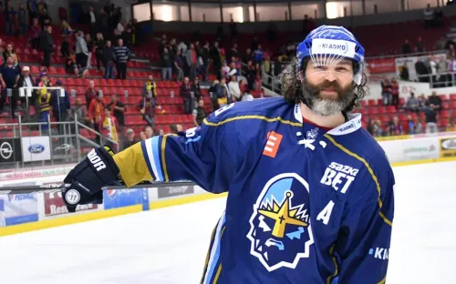 Ягр сыграл в своём 35-м сезоне. Через два месяца ему исполнится 52 года