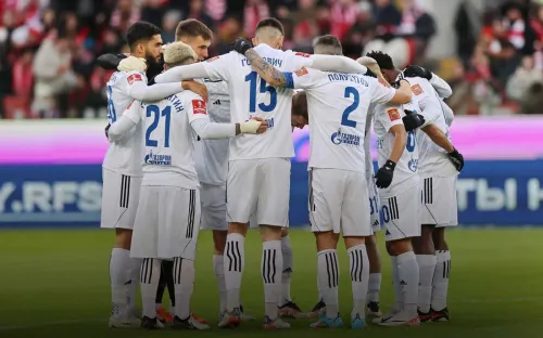 Платочки внизу теребят. Что не так с уральской командой?