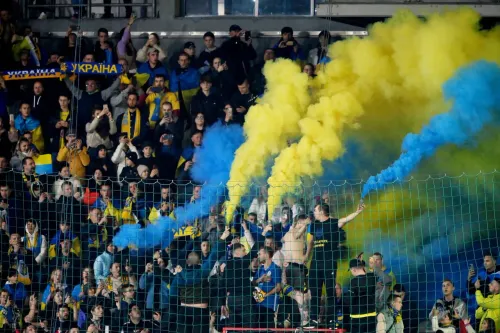Украинские фанаты поиздевались над флагом России. Расплата пришла откуда не ждали