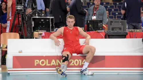 Флаг в мусорном баке. Российский чемпион на камеру надругался над символом Польши