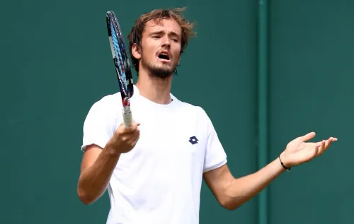 Эпатажная выходка Медведева поразила «Уимблдон». Даня унизил судью под аплодисменты