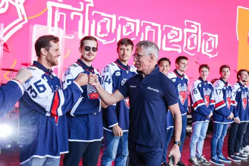 Сенсация сезона — пионеротряд Ларионова! Легенда хоккея строит команду-чемпиона