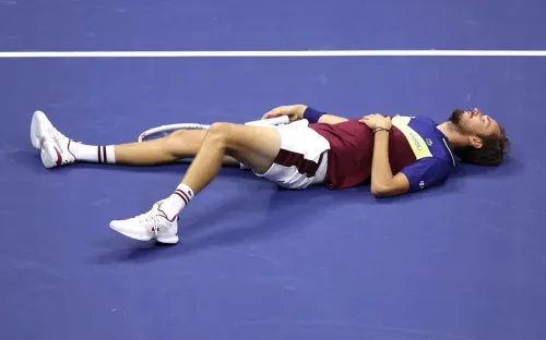 Медведев с треском проиграл финал US Open. Джокович был на голову сильнее