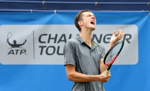 Русской звезде тенниса заткнули рот. Медведева выгнали прямо с корта