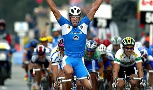 Легендарный велогонщик приговорен к трем годам заключения