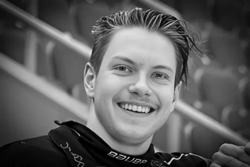 Одна из сильнейших династий России трагически прервалась. Надежду нашего хоккея погубило насекомое