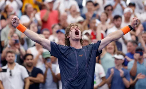 Рублёв злился на себя и ругался с тренером. А потом вынес здоровенного британца