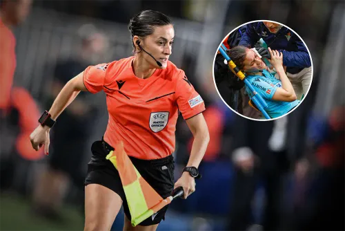 Девушка-арбитр разбила лицо до крови в матче Ла Лиги. Её унесли с поля на носилках