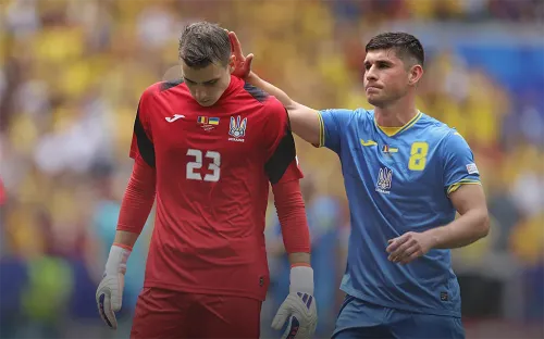 Украину подвёл вратарь. Совсем недавно он выиграл Лигу чемпионов с «Реалом»