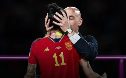 2,5 года тюрьмы за поцелуй. Рубиалесу светит реальный срок