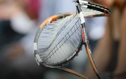 Россиянин сошёл с ума на «Ролан Гаррос». Избил себя ракеткой и снялся с турнира