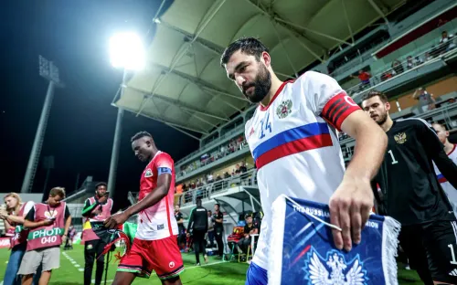 Для кого играет сборная? Последний матч прошёл в турецком отеле