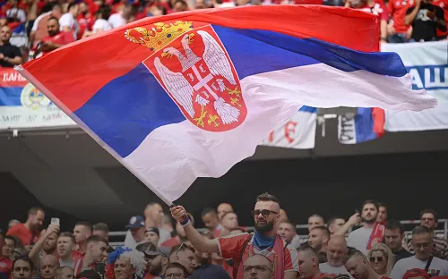 Подрались за флаг России. Орава сербов жёстко встретила немецкую полицию