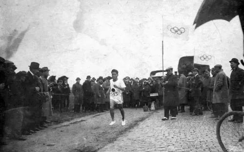 Забег длиной в 54 года. Олимпийский бегун бесследно исчез во время марафона  
