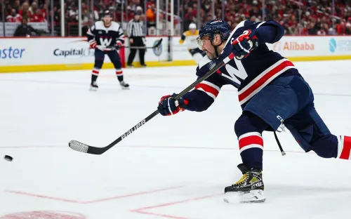 Овечкин забил из своего «офиса». Дубль у Александра украли судьи