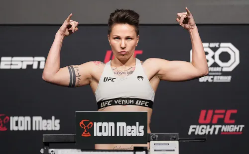 Пришлось извиняться на камеру. Мигрант в Челябинске оскорбил чемпионку ММА